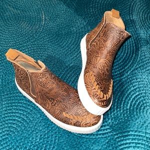 Reba by Justin Broadway Floral Booties